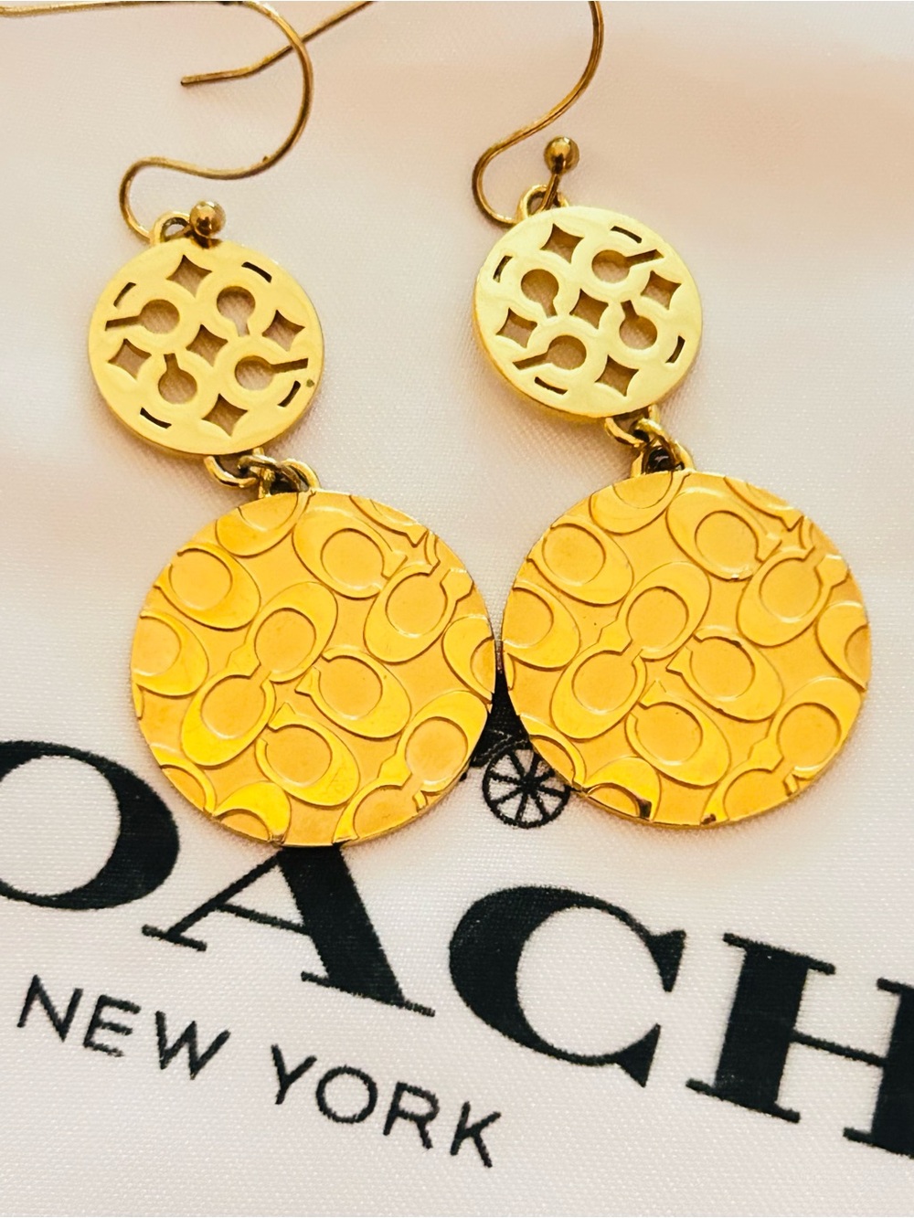 NWOT Coach Y2K Sognature kissing C's Gold Tone Earrings - Picture 5 of 14